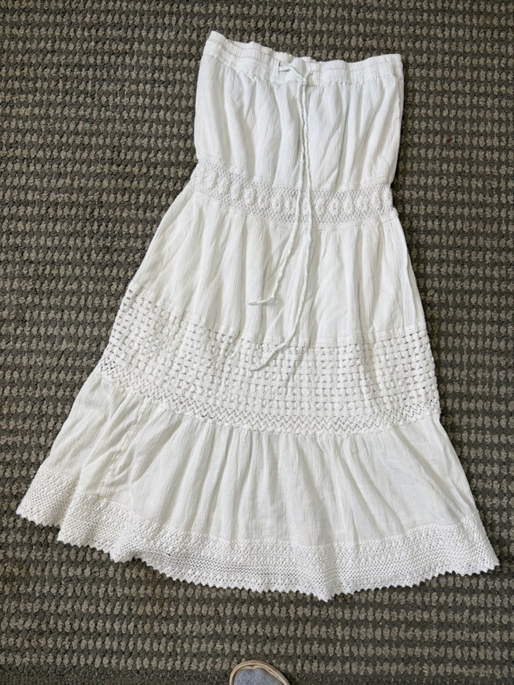 Bobbie Brooks White Tiered Maxi skirt M